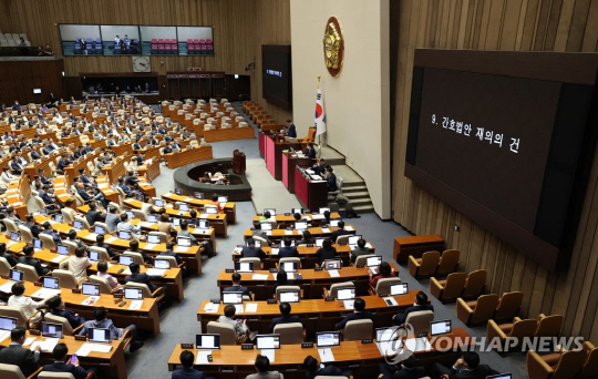 30일 국회 본회의에서 윤석열 대통령이 거부권을 행사한 간호법 재의결 건을 논의하고 있다.<연합뉴스>